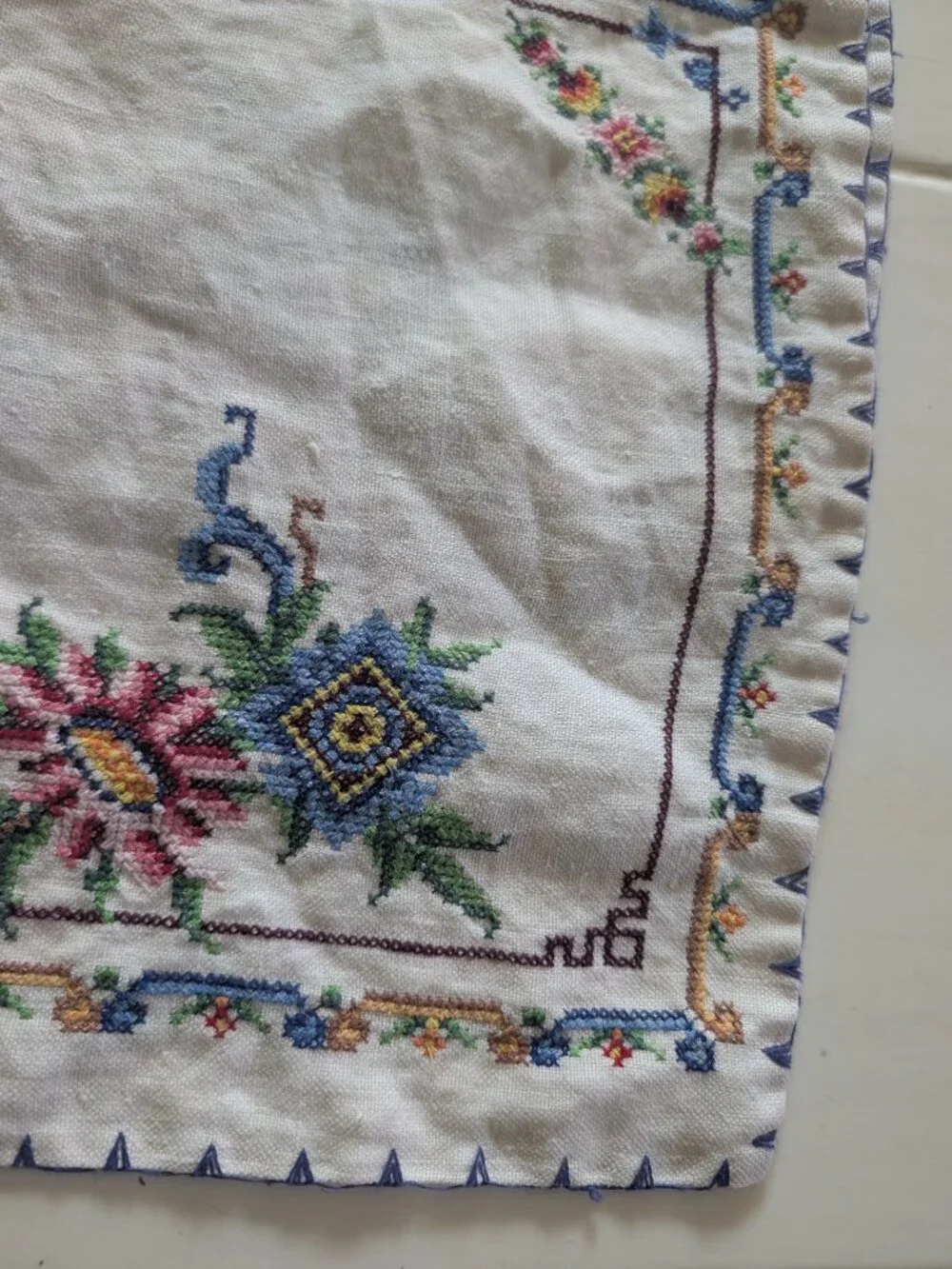 VTG Set of 5 Cross Stitch Linen Placemats Floral Embroidered Cream Cottagecore